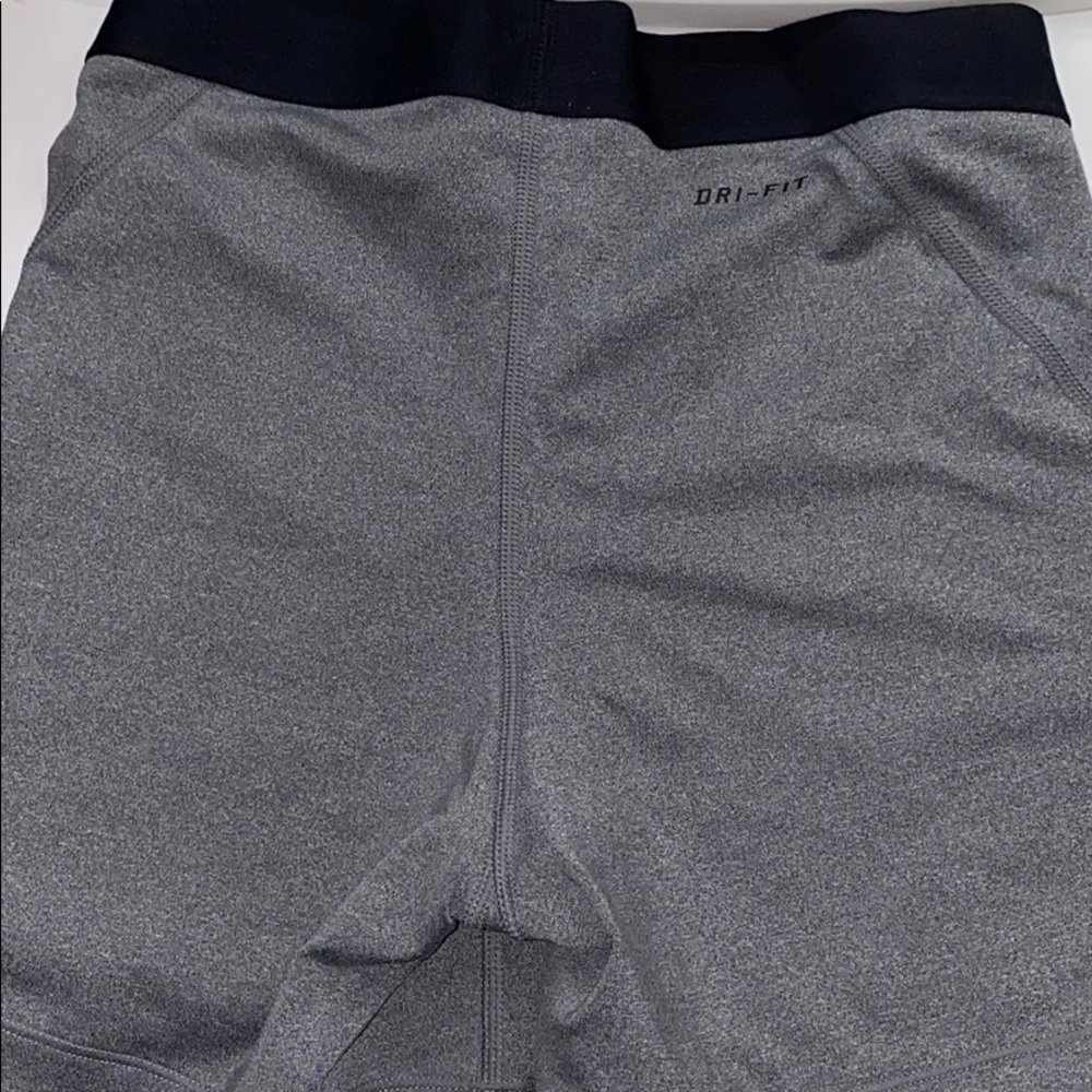 Nike Pros - Picture 2 of 3